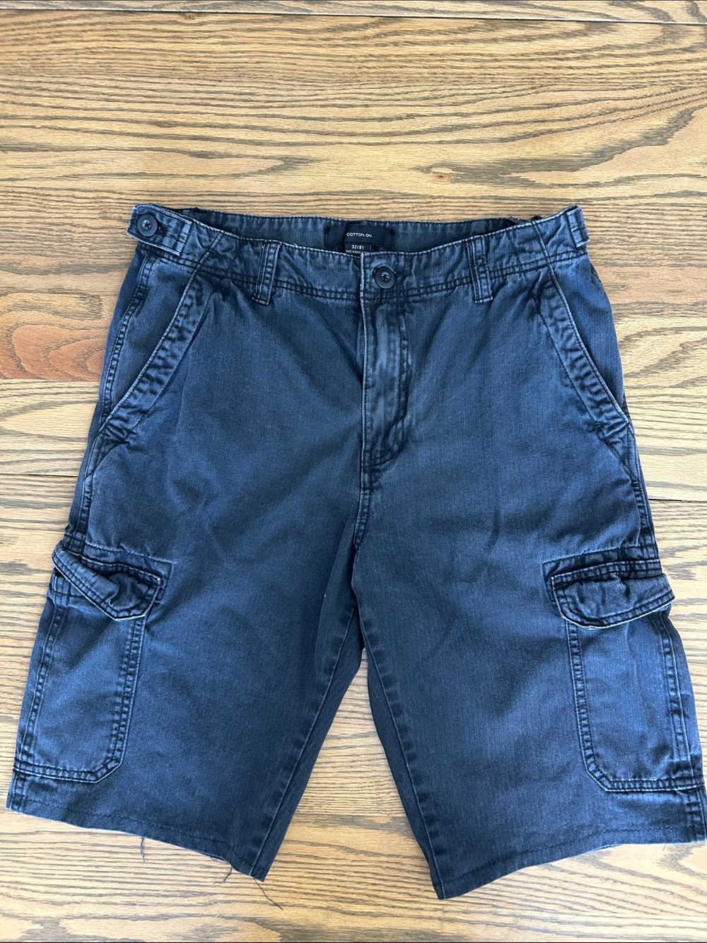 Cotton On Men's Cargo Shorts, Black, size 32/81